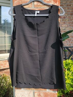Elle Black Scalloped Neckline Sleeveless Blouse